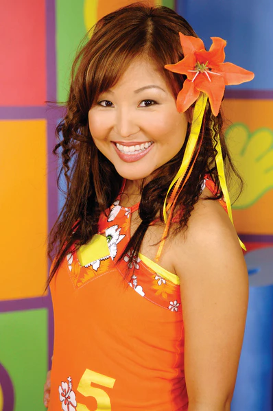 File:LoveIsAllAround Sun01.jpg